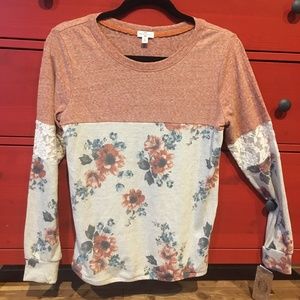 Soft floral top!